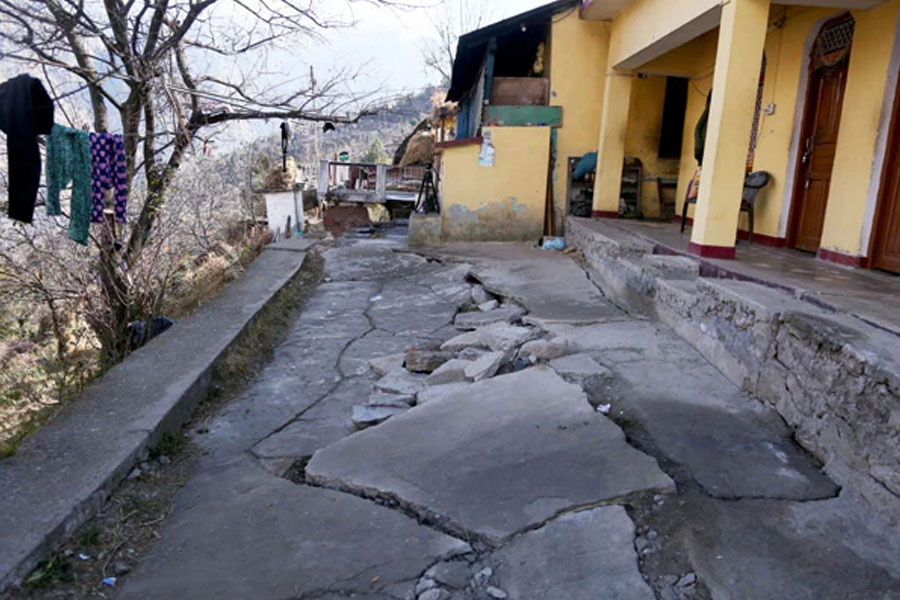 Cracks in house Walls, Ceilings in Uttarakhand's Bageshwar, Villagers blem mining