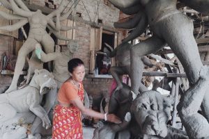 Durga Puja 2024: Woman artist makes Durga idols with less incentives