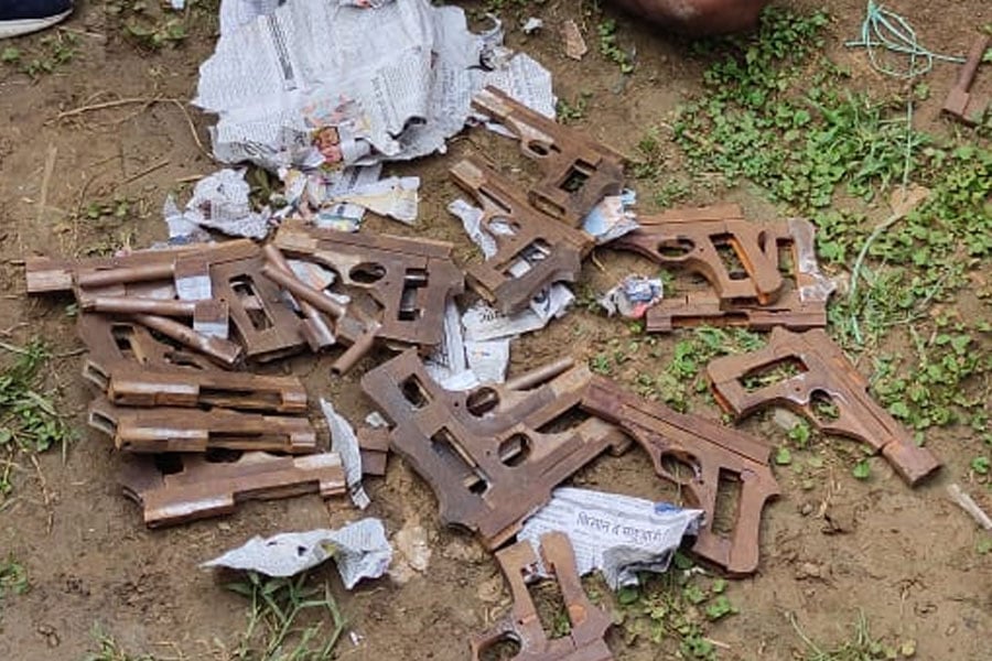 Kolkata and bihar STF successfully unearthed one active mini gun factory in Bihar