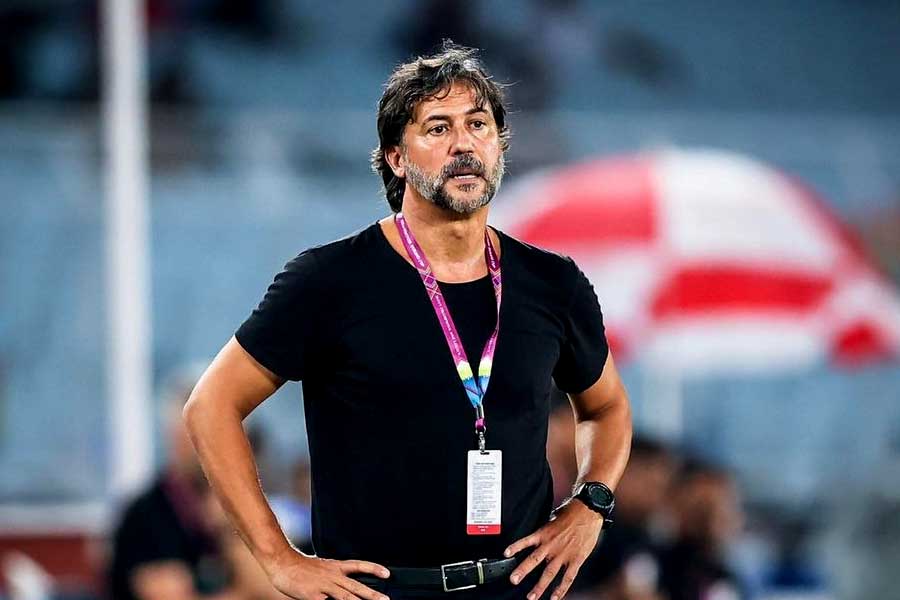 ISL 2024: East Bengal supporters disappoint with coach Carles Cuadrat