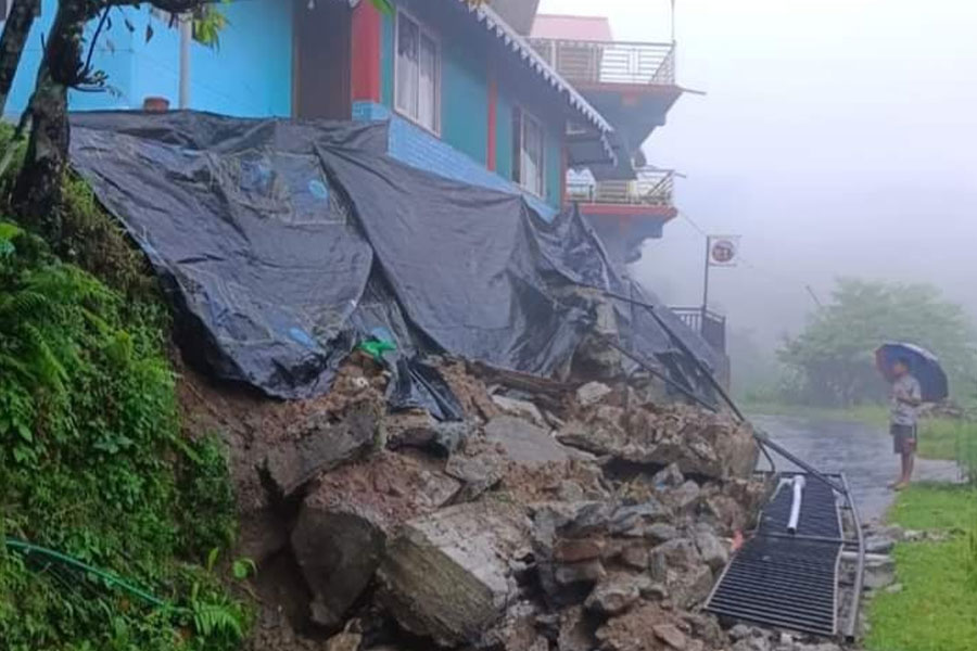 Landslide in Darjeeling due to incessant rains, Several Area Affected