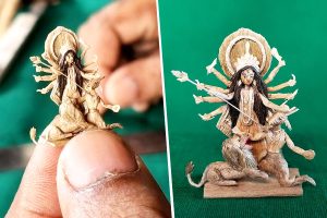 1 inch Durga in Kachuripana! Man of barrackpore marvel at the artistic skills