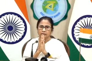 Mamata Banerjee requests doctors to resume service