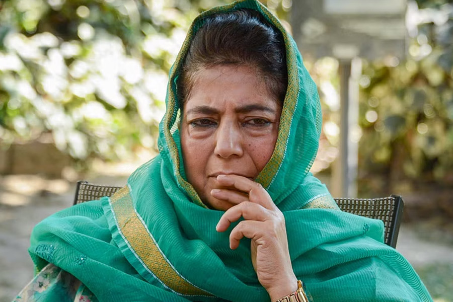 Mehbooba Mufti cancel election campaign over Nasarallah death, BJP slams