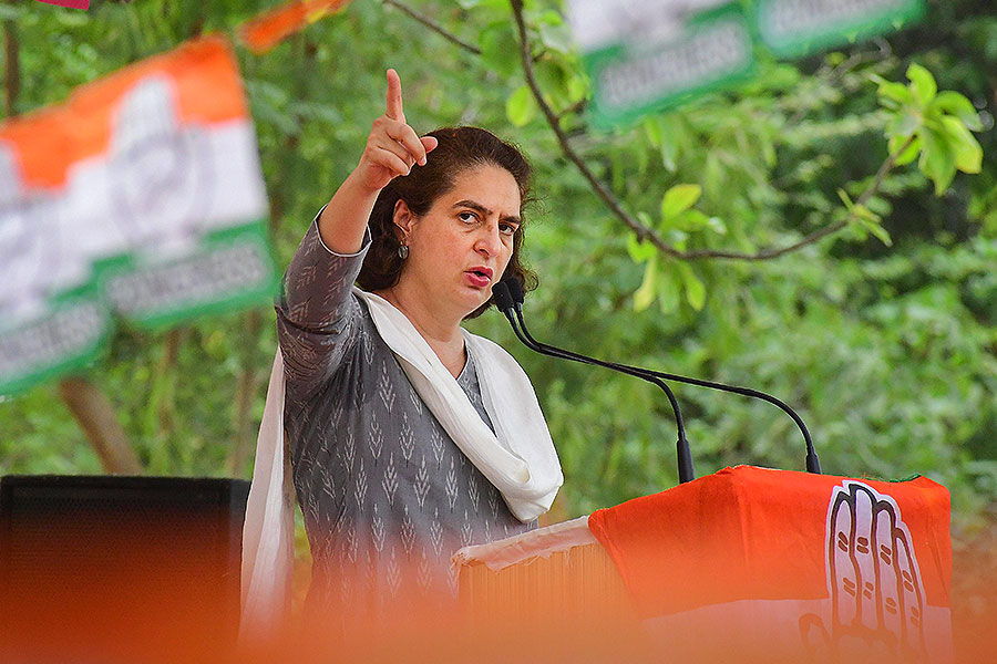 Priyanka Gandhi's chopper fails to land in J&K, Congress calls it 'sabotage'