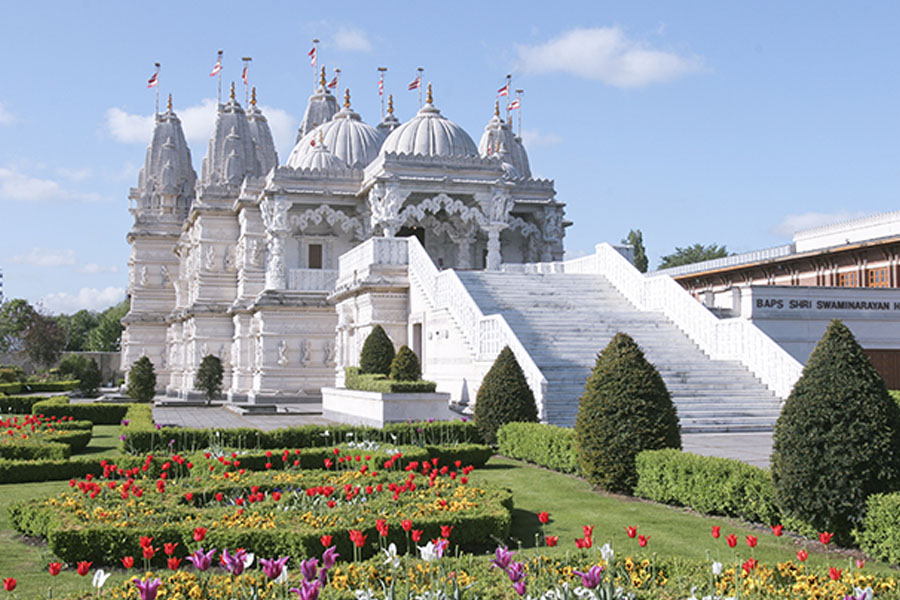 Pandal looks like Swaminarayan Temple of London, Durga Puja of Kalyan Bannerjee will attract people at Serampore