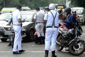 Traffic sergeant beaten by goons in Park Circus