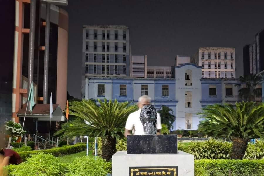 Statue of doctor at RG kar hospital will be unveiled on mahalaya