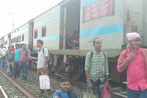 Two trains avoid accident near Burdwan as automatic signal works timely