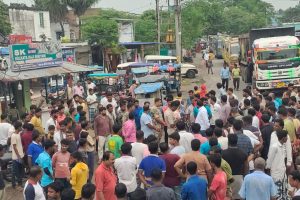 Locals blocked road demanding road repair in Murshidabad