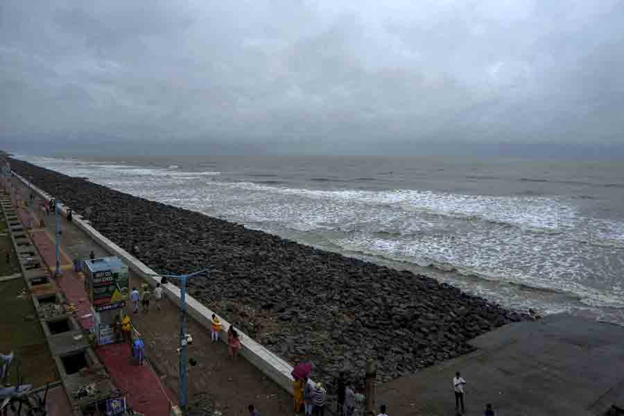 Cyclone Dana LIVE UPDATE: Lock gates of Ganga will be shut from 3.30 to 8 pm