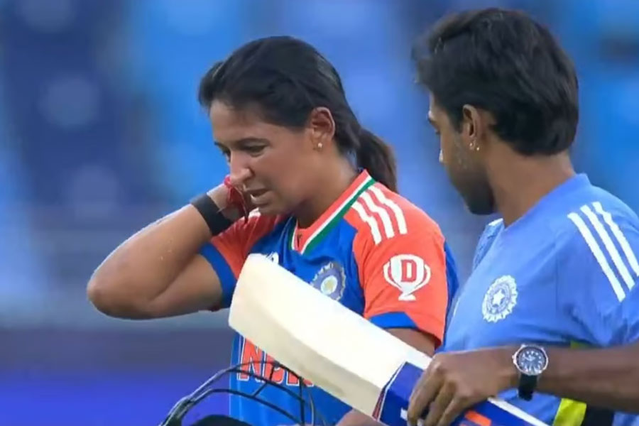 Women's T20 World Cup: India Women's team captain suffers injury and leaves the field