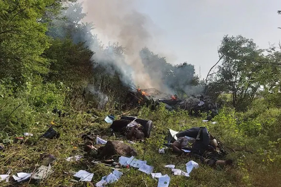 3 dead after helicopter crashes in Pune