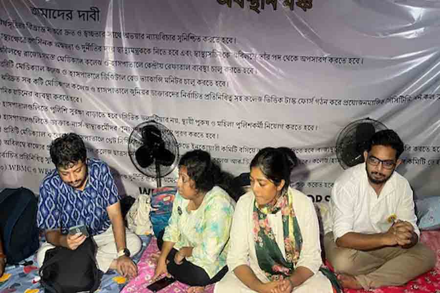 Junior Doctors to continue hunger strike despite of CM's request