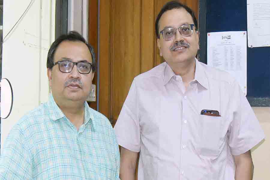 Dr Narayan Banerjee meets Kunal Ghosh amid Junior doctors fasting