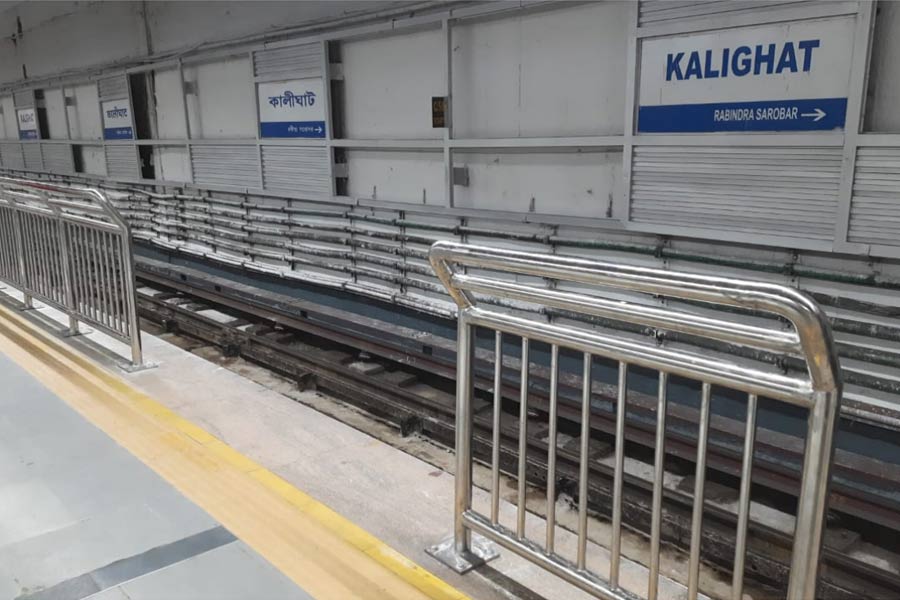 Guardrails surrounded in Kalighat metro station to stop tendency of committing suicide