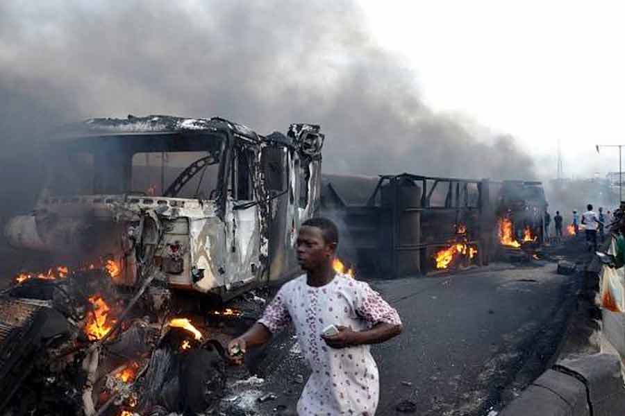 More than 100 killed and 50 injured after a gasoline tanker explodes in Nigeria