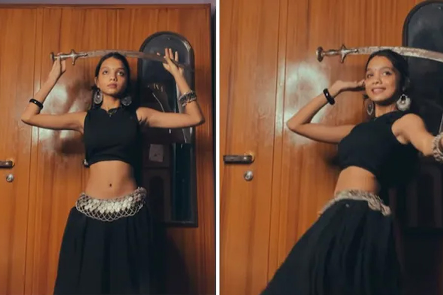 Viral Video of Chhattisgarh woman does belly dance while balancing sword on her head