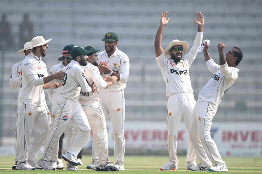 Pakistan Cricket Team beats England in Multan Test