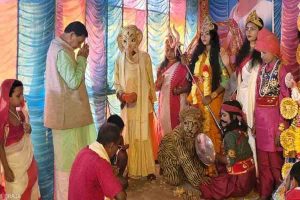 Swapan Debnath worships children as Durga Idol