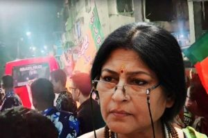 Rupa Ganguly in dharna infront of Banshdroni Police Station