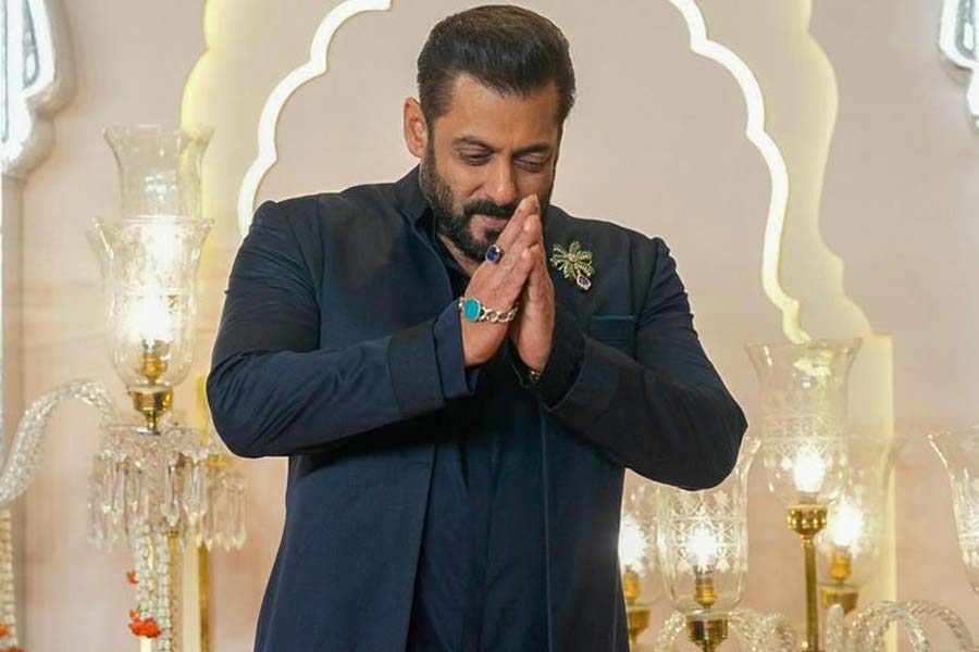 salman khan reacts as bigg boss 18 contestant chahat pandey gives marriage Proposal