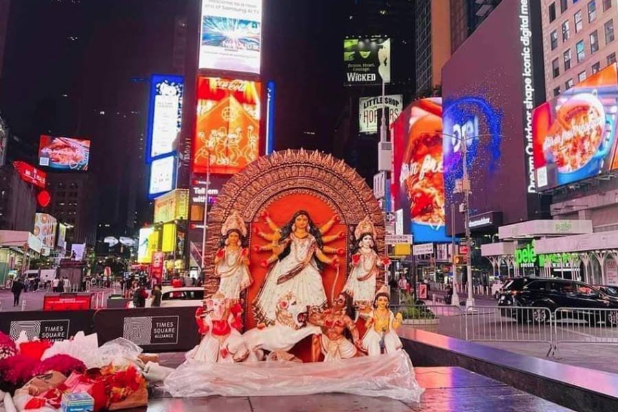 Probashe Durga Puja: Hindus celebrated Durga Puja for the first time in Times Square