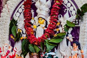 Kumortuli's Durga idol was stuck in the port, so it was worshiped as an alternative in Essen