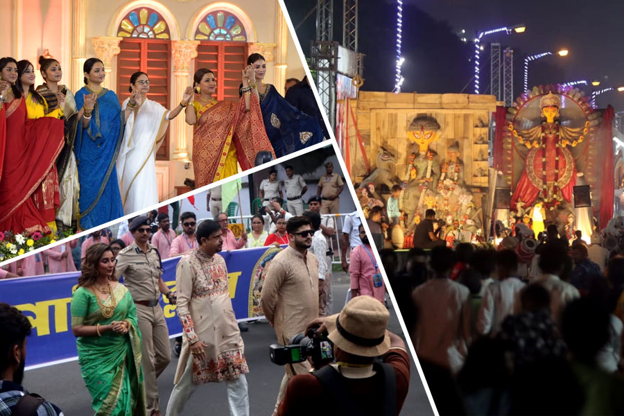 Durga Puja Carnival 2024: CM Mamata Banerjee attends with a lot of Celebraties