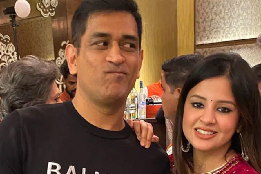 Sakshi Dhoni says MS knows nothing about cricket