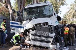 Israel: Dozens injured after a truck hits bus stop