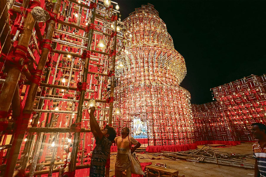 Kolkata Durga Puja 2024: Kalighat milan sangha theme is ManatPuri