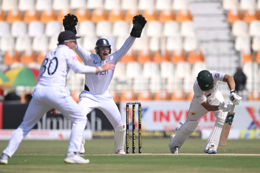 Pakistan lost to England, sets embarrassing record