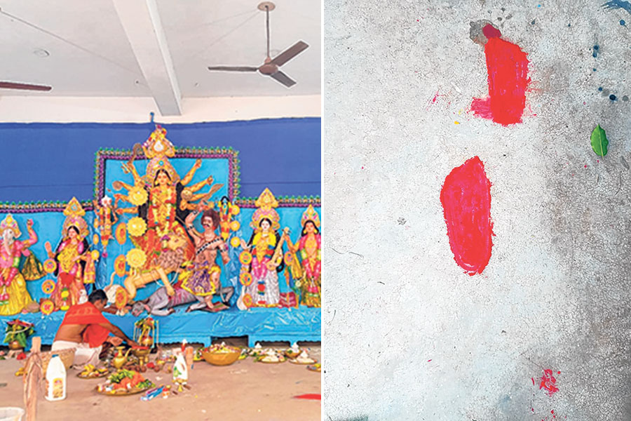 Sindor footprint seen in Purba Bardhaman Durga puja pandal