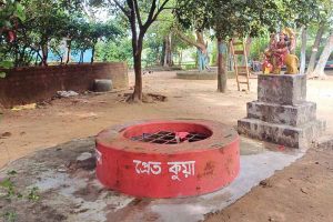 There is a speciality of the kali puja in Asansol