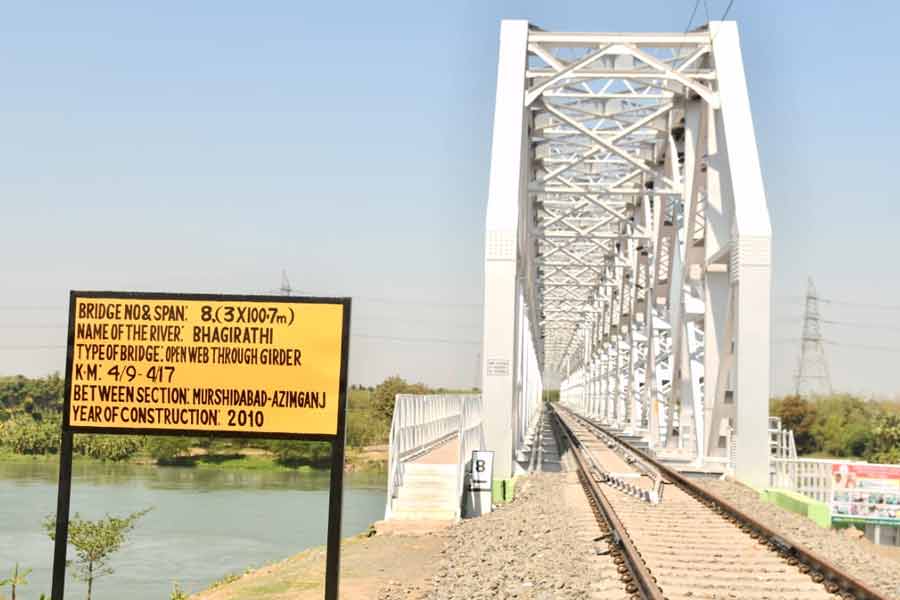 Ashwini Vaishnaw inaugurate first passenger train in Nashipur Rail Bridge