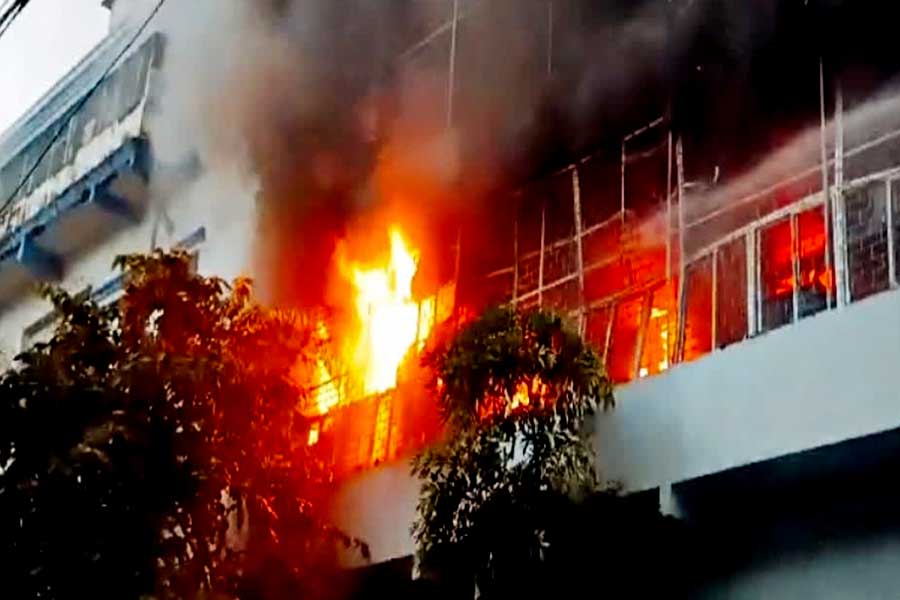 Massive fire broke out in Sealdah ESI hospital