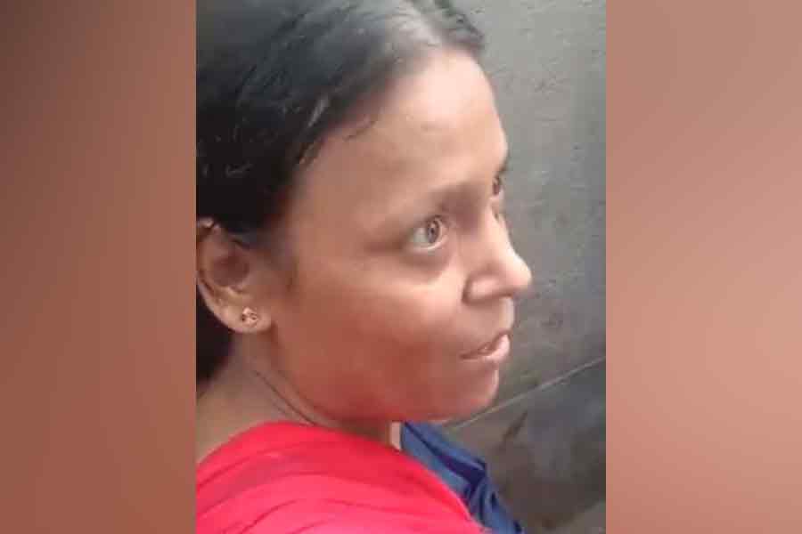 Lady SI of Kolkata Police stages dharna in Nadial