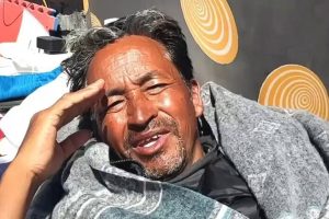 Students asks Sonam Wangchuk to end hunger strike