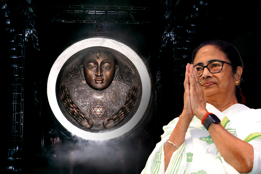 Kolkata Durga Puja 2024: CM Mamata Banerjee prays for better weather during Puja