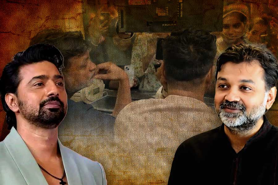 Dev and Srijit Mukherji sells Tekka tickets from Cinema Hall counter