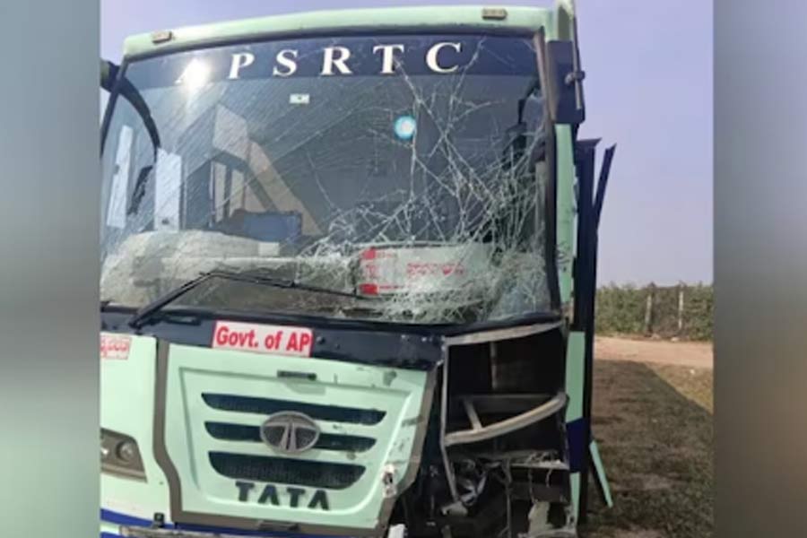 7 dead, several injured as bus collides with auto-rickshaw in Andhra Pradesh