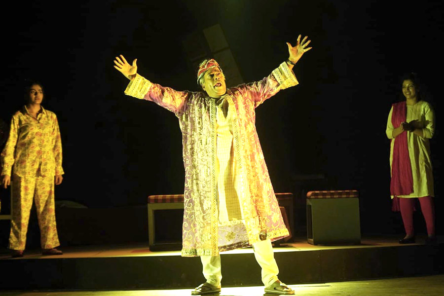 Review of Kolkata Twist's new play Banaspatir Chhaya, Debshankar Haldar as lead