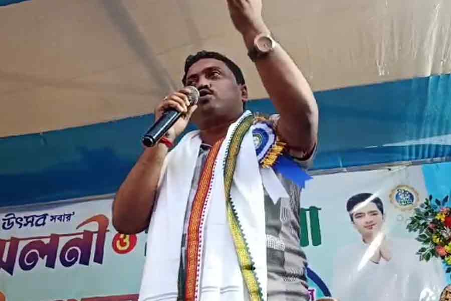 Controversy started over TMC leader's comment over Awas Yojona