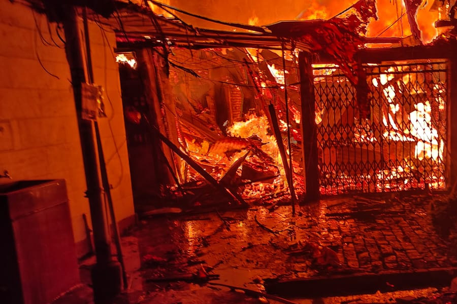 Kolkata: Huge fire broke out near Nimtala ghat