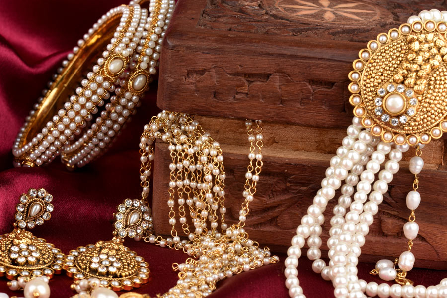 Set of bridal jewellery is asset also for new life