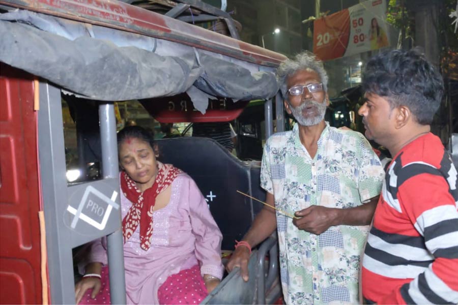 Old woman referred to Kolkata from Ketugram, travels in Toto for treatment