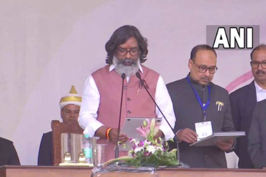 Hemant Soren takes oath as Jharkhand chief minister