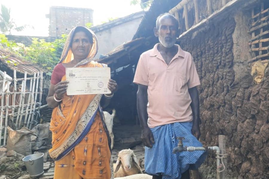 One consumer seen to get Awas Yojona scheme generated by five separate ID of five families in Katwa