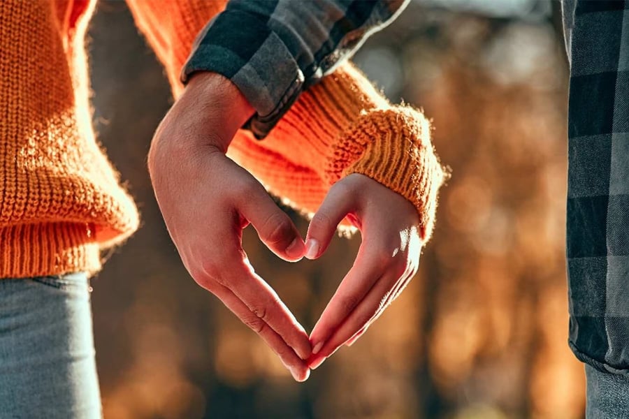 Chinese Student Travels Australia Every Week To Meet Girlfriend